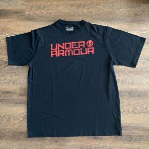 Under Armour Men Short Sleeves Loose Fit Heat Gear Shirt - Size L